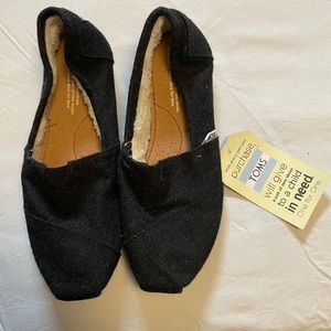 toms fur lined black shoe